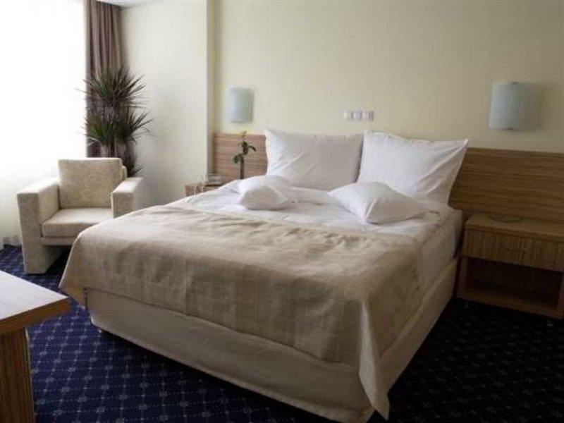 Marshal Hotel Бухарест Экстерьер фото