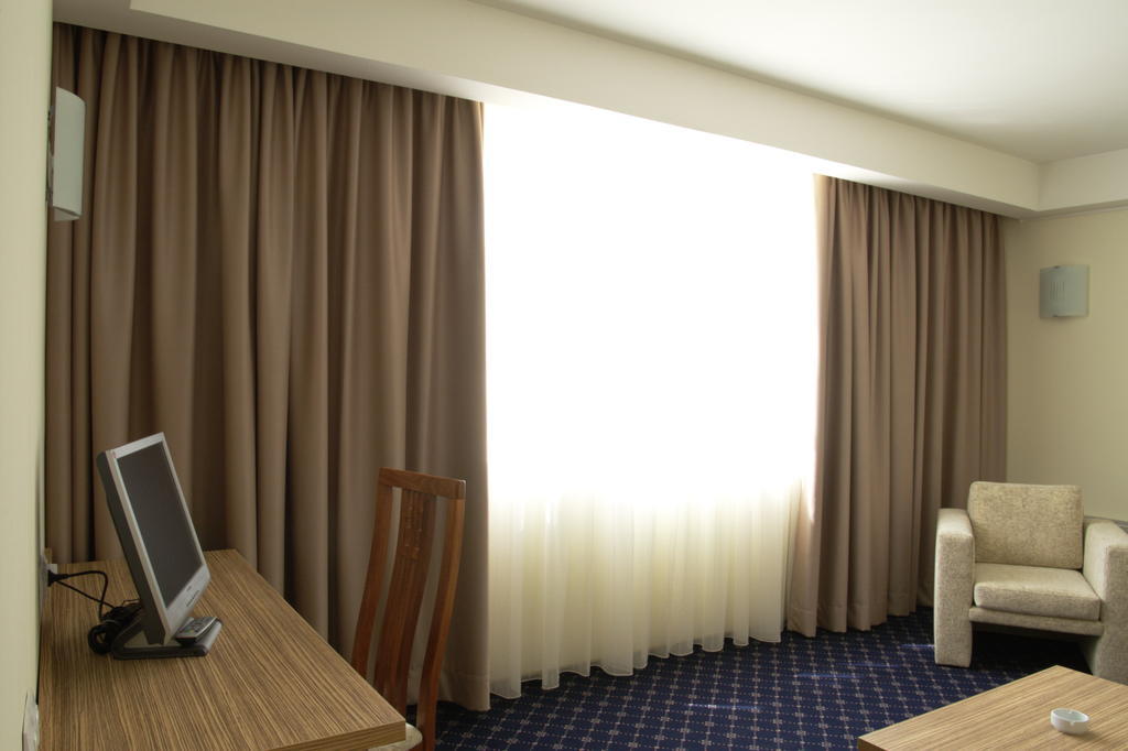 Marshal Hotel Бухарест Номер фото